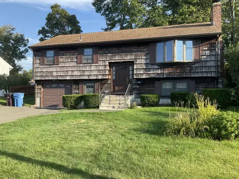 122 Batterson Dr, New Britain, CT 06053