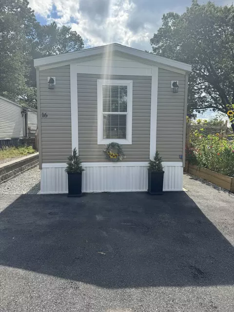 16 Middle Ter, Vernon, CT 06066