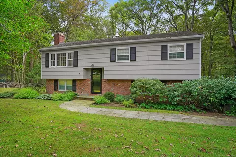 28 Forest Dr, Ridgefield, CT 06877