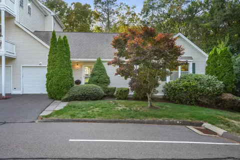 55 Copper Creek Cir #55, Newtown, CT 06470