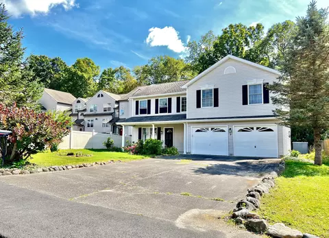 39 Taft Pt, Waterbury, CT 06708