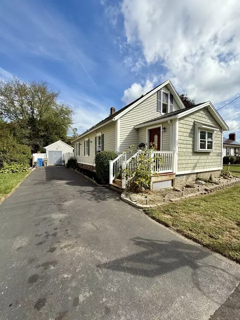 38 Fairview Ave, Bristol, CT 06010