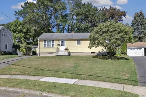 106 Red Bird Dr, Stratford, CT 06614