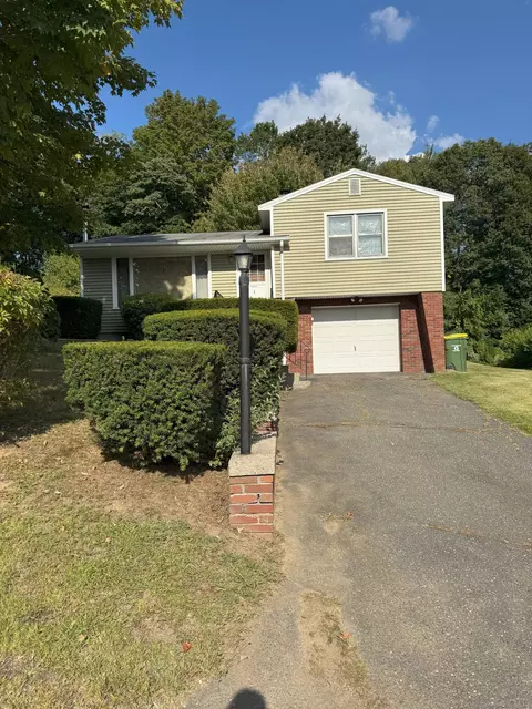 38 Mapleridge Dr, Waterbury, CT 06705