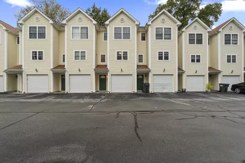 527 W Thames St #9, Norwich, CT 06360