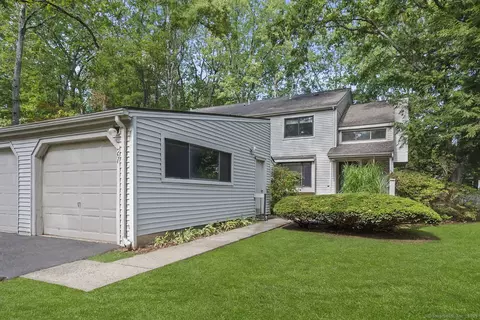 27 Farmington Chase Cres #27, Farmington, CT 06032