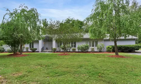 24 Pleasant Hill Rd, Woodbridge, CT 06525