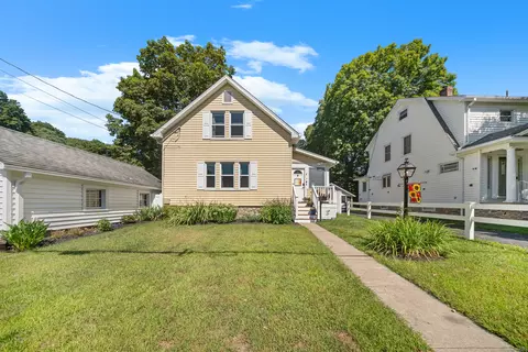 9 Wooster St, Seymour, CT 06483