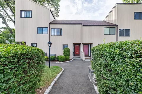 100 Hope St #8, Stamford, CT 06906