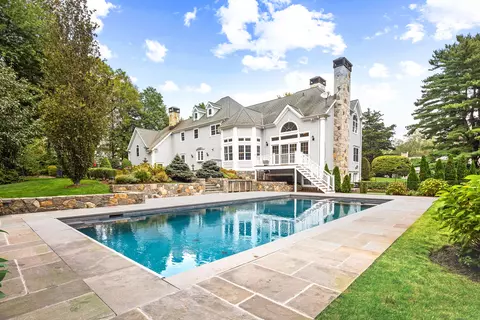 113 Skyview Ln, New Canaan, CT 06840
