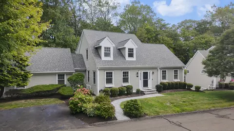 25 Bunker Hill Cir #25, Shelton, CT 06484