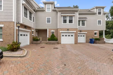 88 Maple Tree Ave #G, Stamford, CT 06906