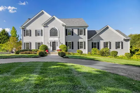 9 Lantern Hill Ln, Guilford, CT 06437