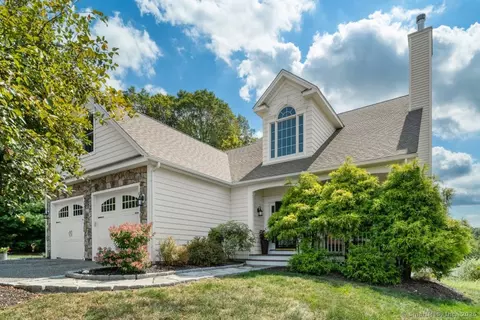 1 Tall Oaks Dr, New Milford, CT 06776