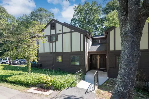 10 Tara Dr #10, Brookfield, CT 06804