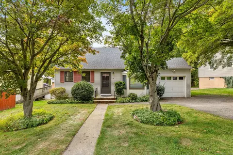 26 Dartmouth Ln, Danbury, CT 06810
