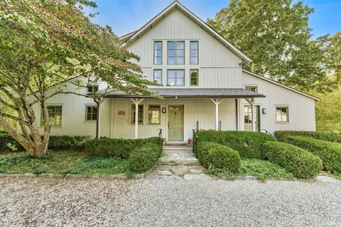 132 Tantumorantum Rd, Lyme, CT 06371