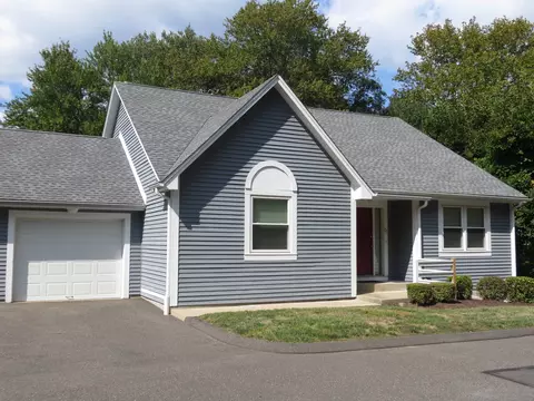 27 Meadow Lake Dr #27, Shelton, CT 06484