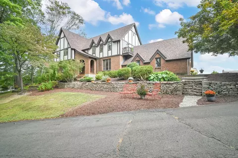4 Sunset Dr, Wallingford, CT 06492