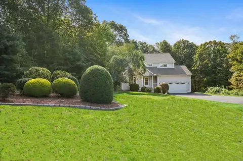 6 Autumn Ridge Rd, Oxford, CT 06478