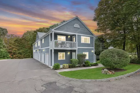 302 Fairmount Dr #B, Monroe, CT 06468