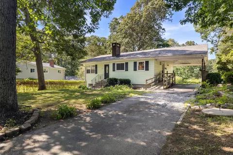 31 Richard Rd, Gales Ferry, CT 06335