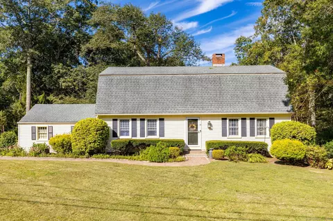 19 Oakwood Dr, Windham, CT 06280