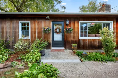 325 Shelton Rd, Trumbull, CT 06611