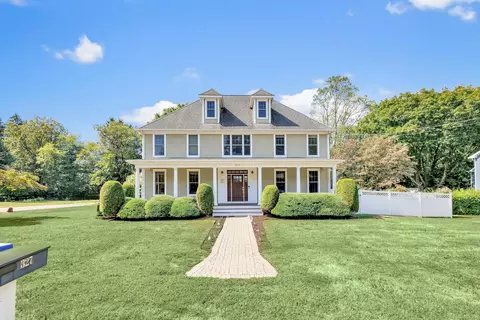327 Lucille St, Fairfield, CT 06825