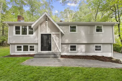 38 Lucerne Dr, Willington, CT 06279