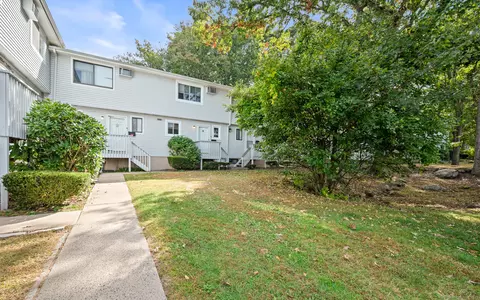 61 Bentwood Dr #5, Waterbury, CT 06705