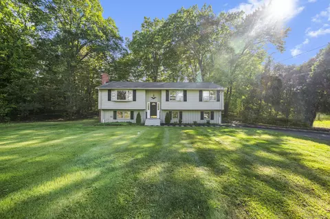 779 Bridge St, Suffield, CT 06078