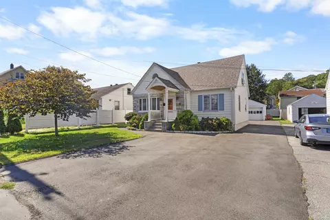 18 Cliff St Ext, Shelton, CT 06484