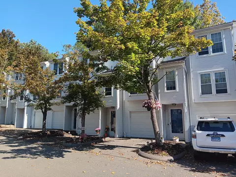 380 Hitchcock Rd #112, Waterbury, CT 06705
