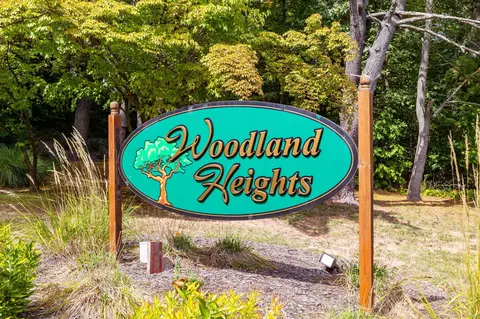 176 Woodland Dr #176, Cromwell, CT 06416