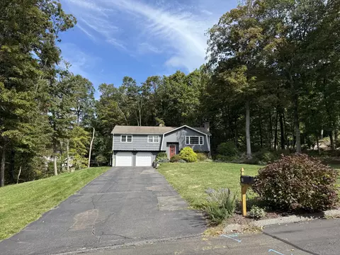 15 Sycamore Dr, Shelton, CT 06484