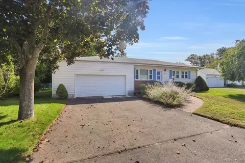 11 Penn Rd, Manchester, CT 06042