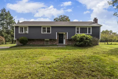 79 Toddy Hill Rd, Newtown, CT 06482