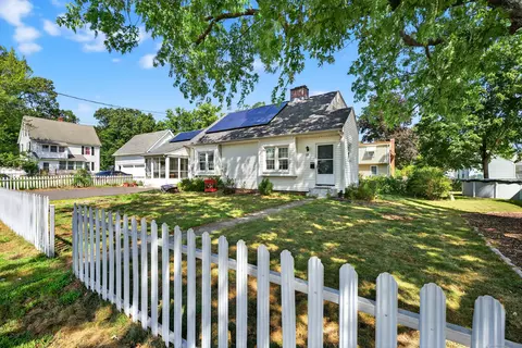 15 Saint John St, Manchester, CT 06040