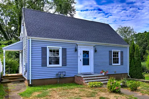 16 Woodlawn Ave, Branford, CT 06405
