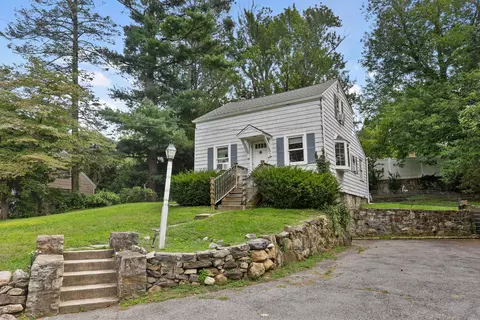 25 Hoover Rd, Riverside, CT 06878