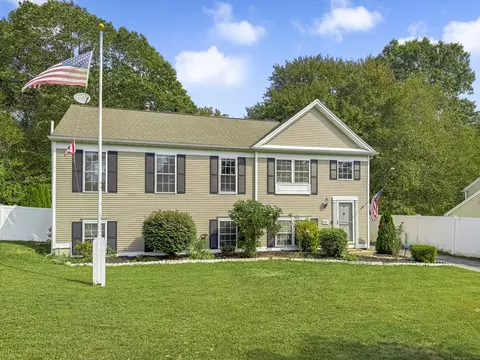 201 Daniel Brown Dr, Mystic, CT 06355