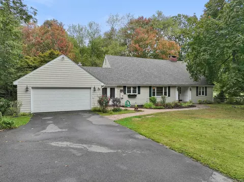 107 W Mountain Rd, Simsbury, CT 06092