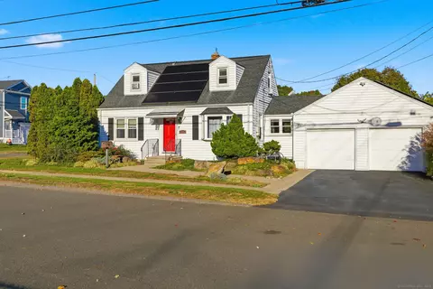 23 Utica St, Milford, CT 06461