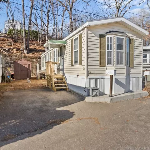 44 Hemlock Dr, Shelton, CT 06484