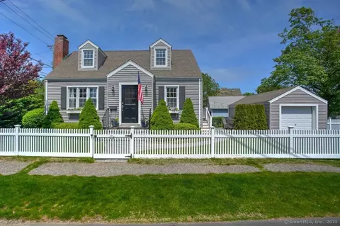 11 Oldfield Dr, Fairfield, CT 06824