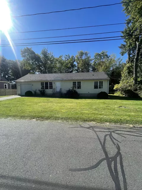 7 Emerson St, Bloomfield, CT 06002