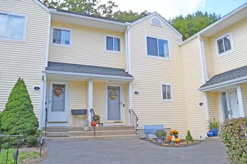 32 Stoneheights Dr #32, Waterford, CT 06385