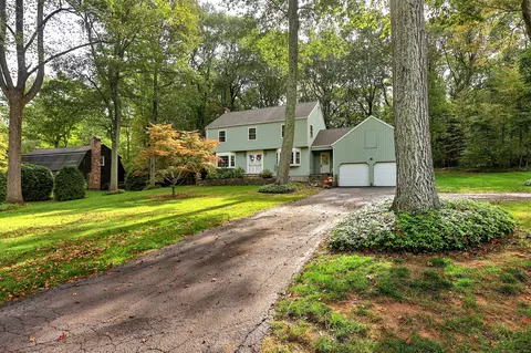 19 Carriage Dr, Oxford, CT 06478