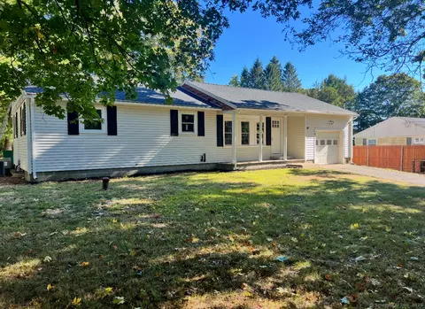 10 Ralph St, Moosup, CT 06354